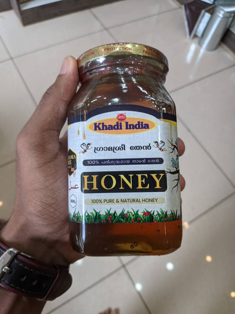 GramasreeHoney500g_front_hand